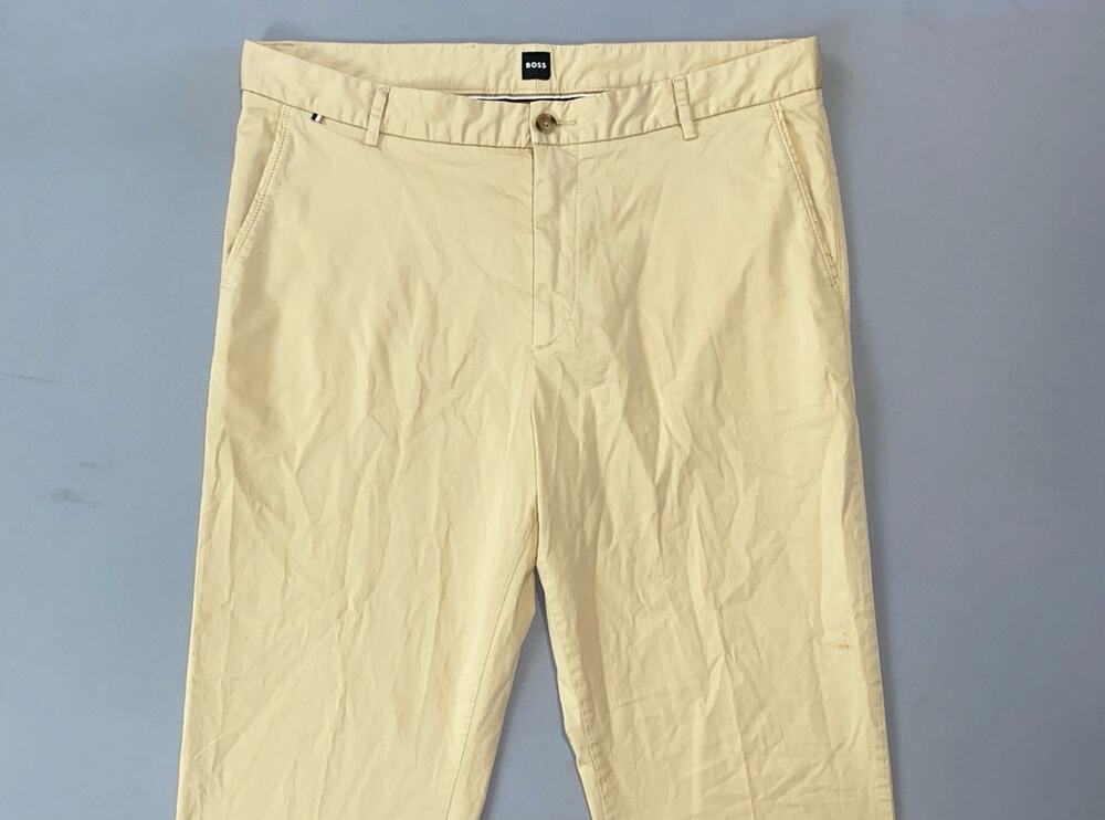 Hugo Boss Kane Fit Regular Taper Lightweight Flat Front Chino Pants. Beige 38X32